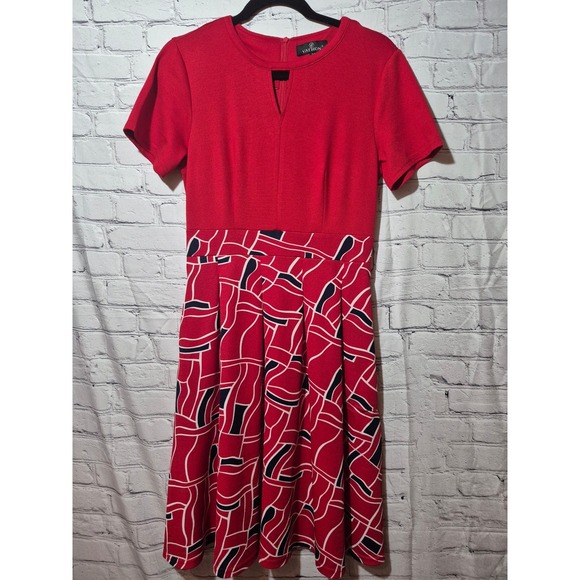 BOLD RETRO POP RED Yathon Geometric Fit and Flare Dress Keyhole Pockets SIZE M - Picture 2 of 8